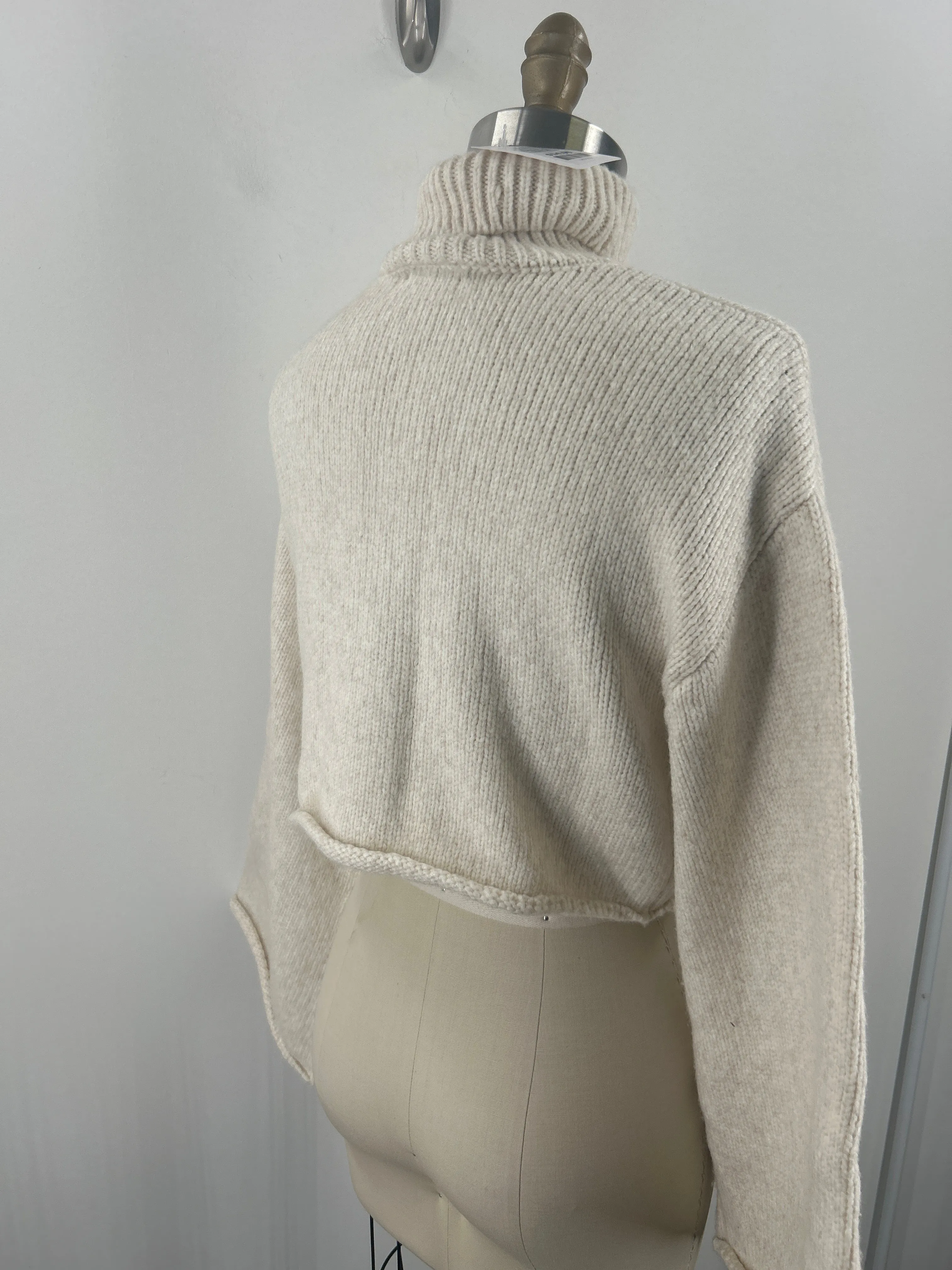 Forever 21 Cream Sweater, M