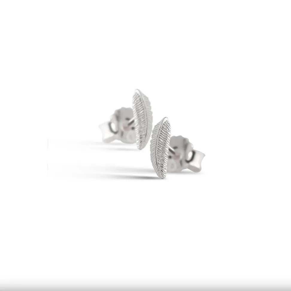 Mini Feather Studs von Jeberg Jewellery